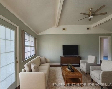 1307 Cactus Street - Photo Thumbnail 9