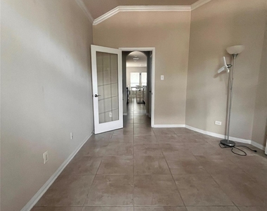 127 Round Lake Dr - Photo Thumbnail 12