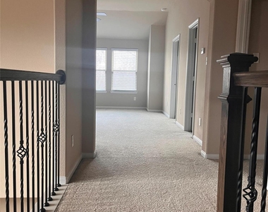 127 Round Lake Dr - Photo Thumbnail 14