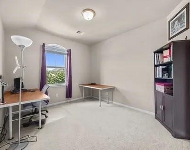 127 Round Lake Dr - Photo Thumbnail 5