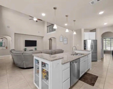 127 Round Lake Dr - Photo Thumbnail 3