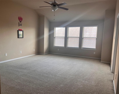 127 Round Lake Dr - Photo Thumbnail 11