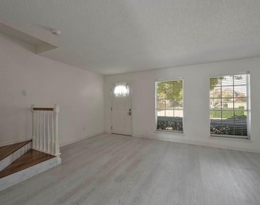 2910 Grants Lake Blvd - Photo Thumbnail 4