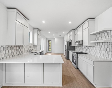 27439 Sunterra Village Drive - Photo Thumbnail 11