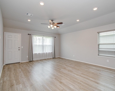 2030 Brixham Bluff Lane - Photo Thumbnail 7