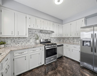 741 E 9th Street - Photo Thumbnail 11
