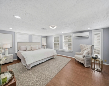 741 E 9th Street - Photo Thumbnail 16