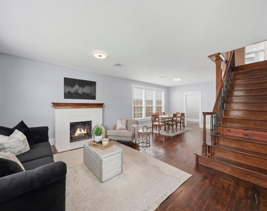 741 E 9th Street - Photo Thumbnail 5