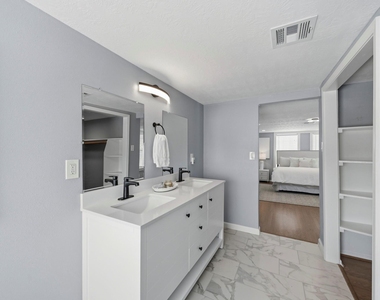 741 E 9th Street - Photo Thumbnail 21
