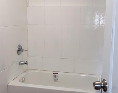 502 Hahlo Street - Photo Thumbnail 5