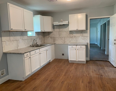 502 Hahlo Street - Photo Thumbnail 2