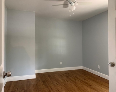 502 Hahlo Street - Photo Thumbnail 6