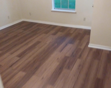 327 Primrose Road - Photo Thumbnail 5