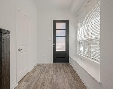 5554 Amber Brook Lane - Photo Thumbnail 3