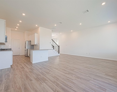 5554 Amber Brook Lane - Photo Thumbnail 7