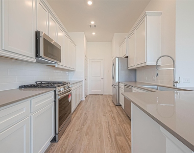 5554 Amber Brook Lane - Photo Thumbnail 8
