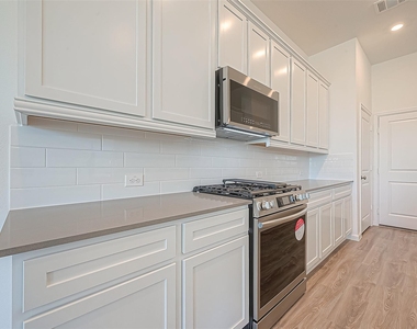 5554 Amber Brook Lane - Photo Thumbnail 10