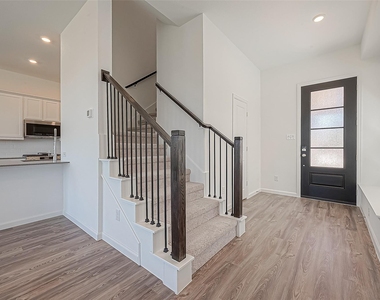 5554 Amber Brook Lane - Photo Thumbnail 4