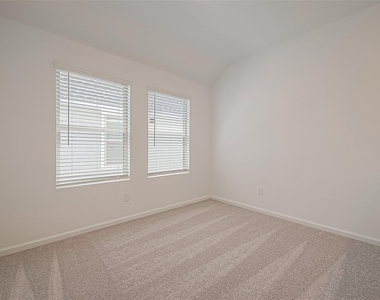 5554 Amber Brook Lane - Photo Thumbnail 16