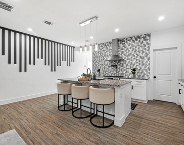 1621 Wellington Street - Photo Thumbnail 1