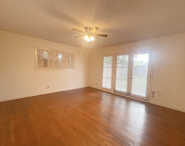 9655 Meadowcroft Drive - Photo Thumbnail 9