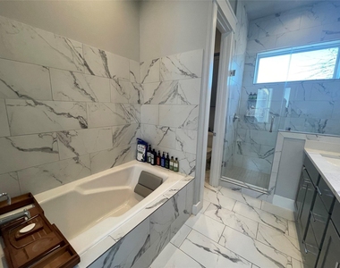 902 Martin Street - Photo Thumbnail 20