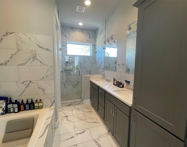 902 Martin Street - Photo Thumbnail 18