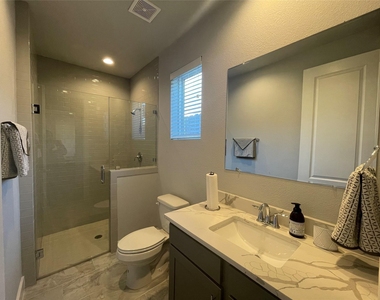 902 Martin Street - Photo Thumbnail 13