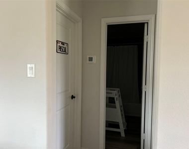 3213 Cornflower Coast Court - Photo Thumbnail 19