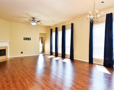 1827 Vanderwilt Lane - Photo Thumbnail 3