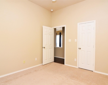 1827 Vanderwilt Lane - Photo Thumbnail 13