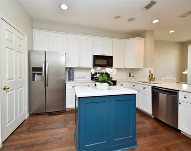 8814 Silent Willow Lane - Photo Thumbnail 11