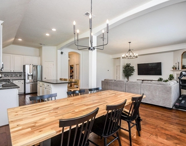 7219 Colony Bend Lane - Photo Thumbnail 11