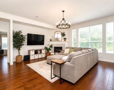 7219 Colony Bend Lane - Photo Thumbnail 6