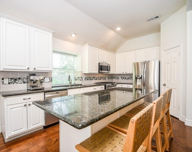 7219 Colony Bend Lane - Photo Thumbnail 9