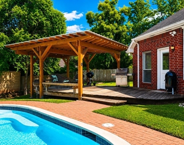 7219 Colony Bend Lane - Photo Thumbnail 2