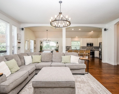 7219 Colony Bend Lane - Photo Thumbnail 5