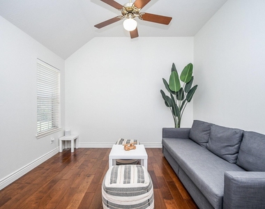 7219 Colony Bend Lane - Photo Thumbnail 16