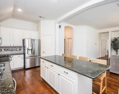 7219 Colony Bend Lane - Photo Thumbnail 10
