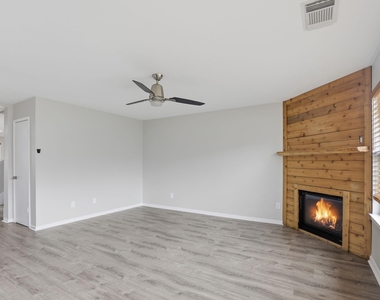 5727 Landon Creek Lane - Photo Thumbnail 4