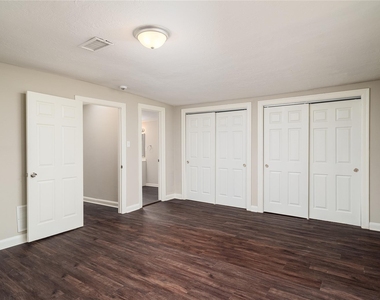 3711 Eagle Street - Photo Thumbnail 16
