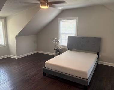 3711 Eagle Street - Photo Thumbnail 4