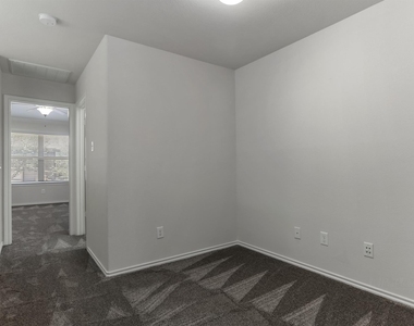 6475 Calgary Woods Lane - Photo Thumbnail 25