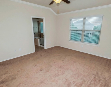 6475 Calgary Woods Lane - Photo Thumbnail 16