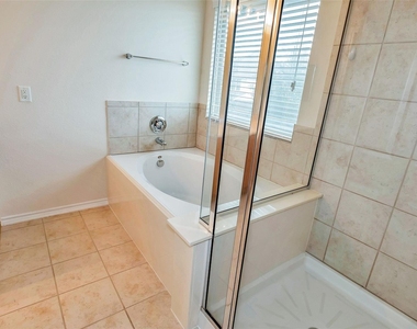 6475 Calgary Woods Lane - Photo Thumbnail 17