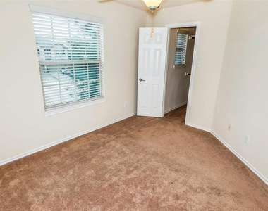 6475 Calgary Woods Lane - Photo Thumbnail 13