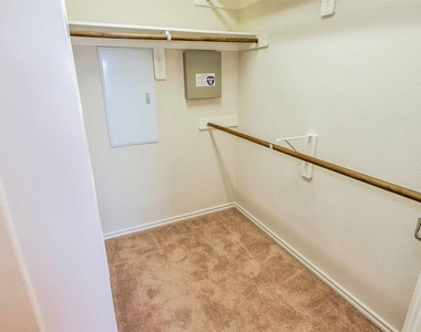 6475 Calgary Woods Lane - Photo Thumbnail 20