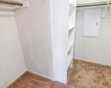 6475 Calgary Woods Lane - Photo Thumbnail 21