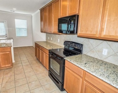 6475 Calgary Woods Lane - Photo Thumbnail 7