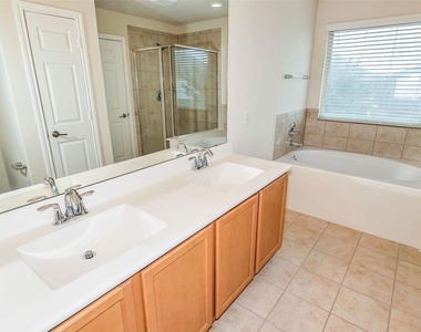 6475 Calgary Woods Lane - Photo Thumbnail 18